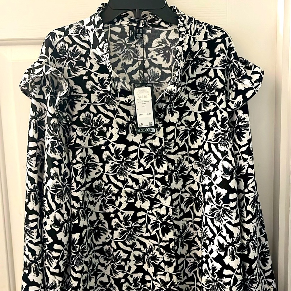 New with tags women’s size 16, long sleeve dressy blouse.  Vero Moda brand